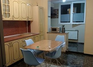 Сдам 3-ком. квартиру, 72 м2, Черкесск, Гражданская улица, 24