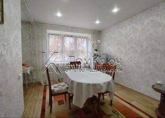 Продам 3-ком. квартиру, 62 м2, Кумертау, улица Худайбердина, 5