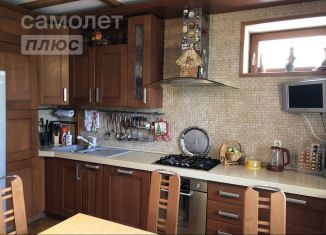 Продам трехкомнатную квартиру, 100 м2, Астрахань, улица Ахшарумова, 3, Советский район