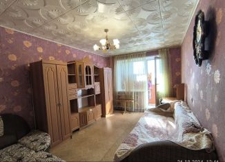 Сдается в аренду 1-ком. квартира, 36 м2, Строитель, улица 5 Августа, 15