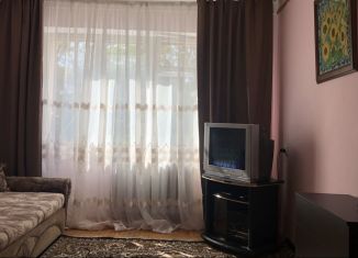 Сдам в аренду 2-ком. квартиру, 50 м2, Нальчик, проспект Кулиева, 21А