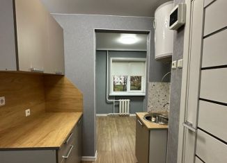 Продам 1-ком. квартиру, 13 м2, Новгородская область, улица Попова, 6к2