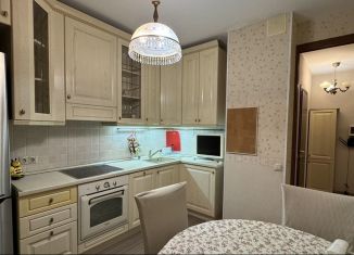 Сдаю 2-ком. квартиру, 58 м2, Москва, улица Академика Варги, 1