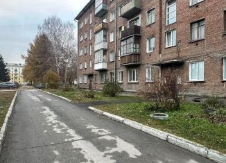 Двухкомнатная квартира на продажу, 42 м2, Новосибирск, улица Титова, 16, метро Студенческая