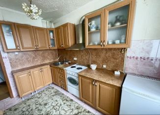 Продам 4-комнатную квартиру, 73 м2, Златоуст, улица имени В.П. Чкалова, 4А