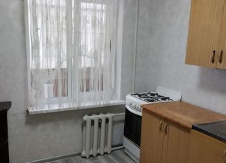 Сдаю в аренду 2-ком. квартиру, 46 м2, Черняховск, улица Чкалова, 3