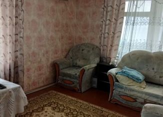 Сдаю в аренду 2-ком. квартиру, 50 м2, Рыльск, улица Розы Люксембург, 35