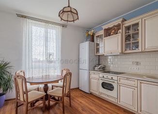 Продается 2-ком. квартира, 61 м2, Екатеринбург, метро Геологическая, улица Куйбышева, 98