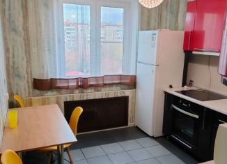 Сдам в аренду 2-ком. квартиру, 56 м2, Челябинск, улица Чичерина, 15Б