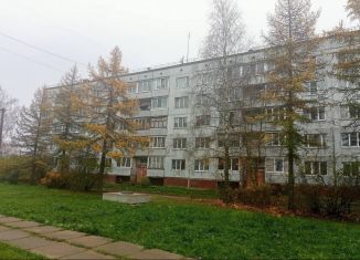 Продам 1-ком. квартиру, 33 м2, Ленинградская область, улица Есенина, 6