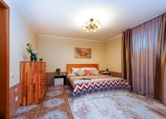 Сдаю 3-ком. квартиру, 100 м2, Сочи, Крымская улица, 7Б