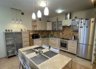 Сдается трехкомнатная квартира, 110 м2, Пермский край, улица Карпинского, 17