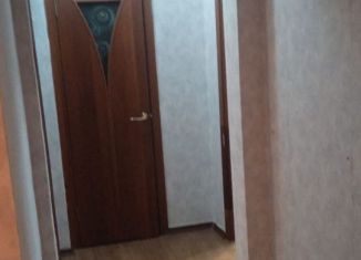 Сдам в аренду трехкомнатную квартиру, 70 м2, Челябинск, Калининский район, улица Молодогвардейцев, 41