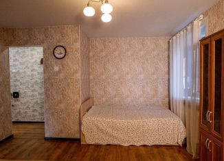 Сдам в аренду 1-комнатную квартиру, 30 м2, Смоленская область, улица Октябрьской Революции, 32