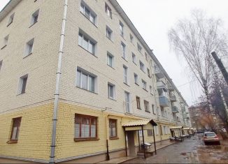 Продается трехкомнатная квартира, 57 м2, Кировская область, улица Розы Люксембург, 84