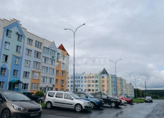 Трехкомнатная квартира на продажу, 71.1 м2, Кемерово, Окружная улица, 32