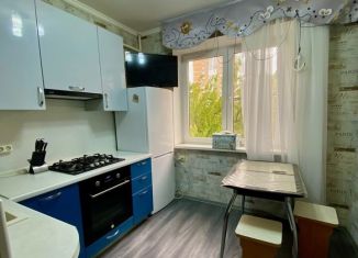 Сдаю 2-ком. квартиру, 58 м2, Новороссийск, Пионерская улица, 17