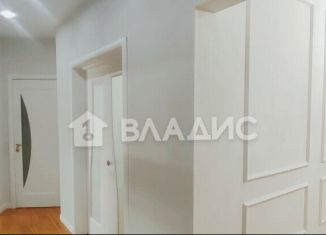 Продам 2-ком. квартиру, 62 м2, Новосибирск, улица Лескова, 15