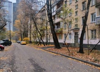 Сдаю в аренду 2-комнатную квартиру, 52 м2, Москва, Веерная улица, 8