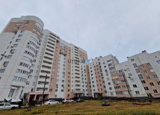 Продаю двухкомнатную квартиру, 65 м2, Уфа, улица Академика Ураксина, 3, Кировский район