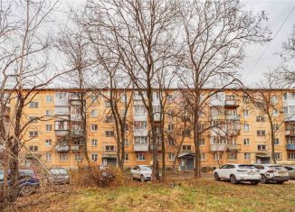 Трехкомнатная квартира на продажу, 58 м2, Екатеринбург, метро Ботаническая, Братская улица, 19