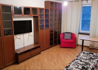 Трехкомнатная квартира в аренду, 60 м2, Москва, Россошанская улица, 13к3, район Чертаново Южное