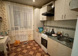 Продаю 3-комнатную квартиру, 60 м2, Щёкино, улица Емельянова, 4