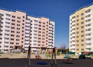 Продам 2-ком. квартиру, 68.3 м2, посёлок городского типа Яблоновский, Шоссейная улица, 72/3