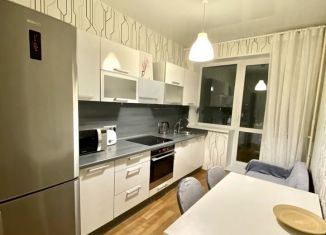 Сдам 1-ком. квартиру, 40 м2, Санкт-Петербург, улица Белы Куна, 1к3, муниципальный округ Купчино