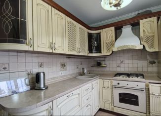 Сдается 2-ком. квартира, 60 м2, Сочи, улица Ульянова, 80