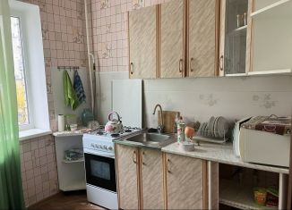 Сдается двухкомнатная квартира, 38 м2, Георгиевск, улица Тронина, 7