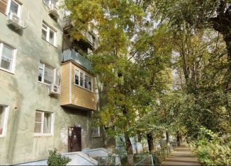 Продажа 3-комнатной квартиры, 65 м2, Астрахань, улица Космонавта Комарова, 132