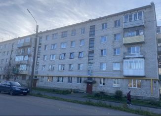 Продажа трехкомнатной квартиры, 52 м2, Ленинградская область, Комсомольский проспект, 64