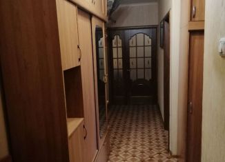 Сдам в аренду 2-ком. квартиру, 55 м2, Калуга, Привокзальная улица, 16