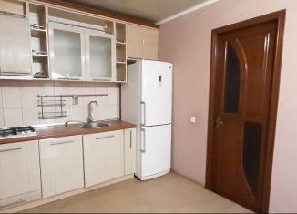 Сдается 2-ком. квартира, 63 м2, Евпатория, Колхозная улица, 3