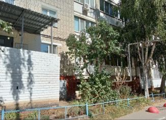 Продаю 4-ком. квартиру, 77 м2, Саратов, Усть-Курдюмская улица, 3