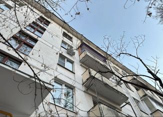 2-комнатная квартира в аренду, 46 м2, Москва, улица Рогова, 11, район Щукино