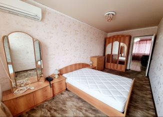 Сдаю 2-ком. квартиру, 45 м2, Каменск-Шахтинский, Красная улица, 9