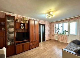 Продаю 2-ком. квартиру, 46 м2, Салават, улица Ленина, 78