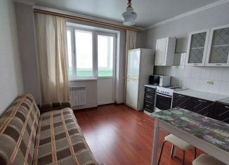 Сдам в аренду 1-комнатную квартиру, 45 м2, Астраханская область, Балашовская улица, 13к2