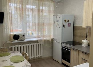 Сдается в аренду 1-ком. квартира, 40 м2, Уфа, улица Маяковского, 11, Калининский район