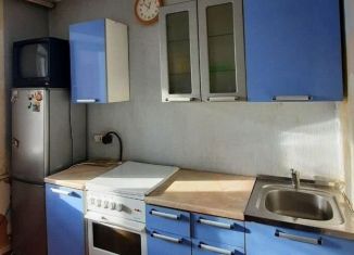 Продам 2-ком. квартиру, 50 м2, Кемерово, улица Сибиряков-Гвардейцев, 1