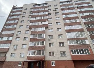 Продам 2-ком. квартиру, 65 м2, Смоленск, улица Брылёвка, 20, Промышленный район