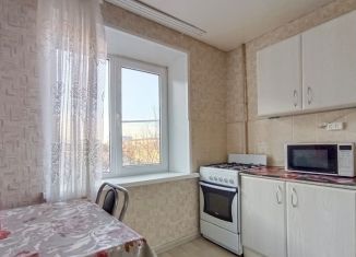 Сдаю в аренду 1-ком. квартиру, 32 м2, Челябинск, улица Гагарина, 32