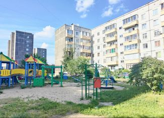 Продается 3-комнатная квартира, 64 м2, Хакасия, улица Крылова, 102