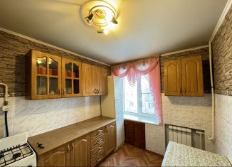 Сдается в аренду 2-комнатная квартира, 50 м2, Омск, улица 22 Апреля, 40А