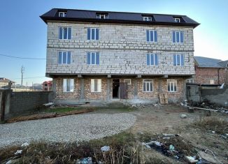 Продажа 2-комнатной квартиры, 77 м2, Каспийск, 14-я линия, 10