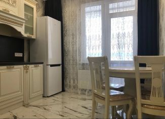 Сдается в аренду 1-ком. квартира, 38 м2, Крым, улица Крымской Весны