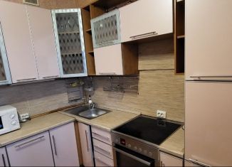 Сдается 2-комнатная квартира, 60 м2, Московская область, улица Комарова, 2к3