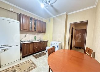 Продажа 2-ком. квартиры, 60 м2, Махачкала, улица Джамалутдина Атаева, 24